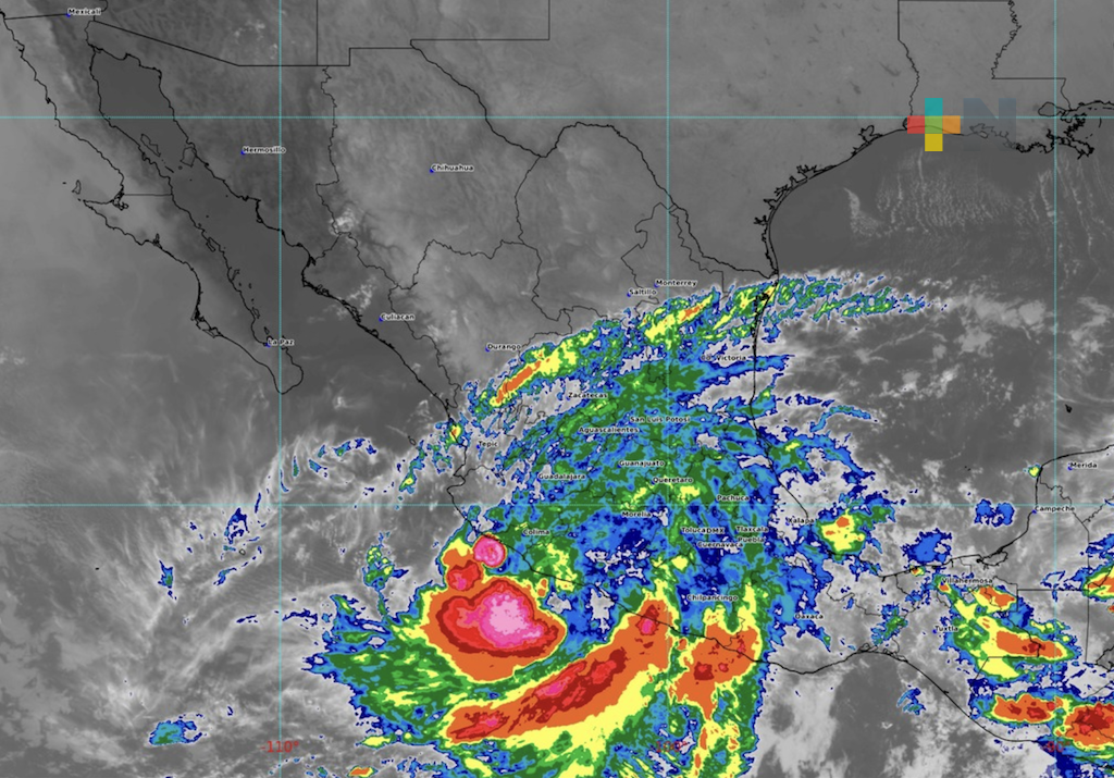 «John» permanece muy próximo a las costas de Michoacán, ahora como tormenta tropical